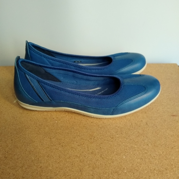 ecco blue sandals